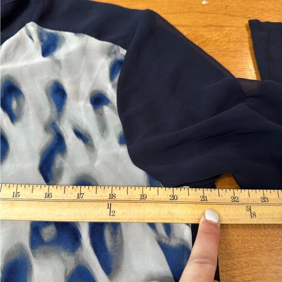 Chico’s Black Label Women's Sz 1 US 8 M Sheer Animal Full Zip Blouse Top Navy - Picture 6 of 8